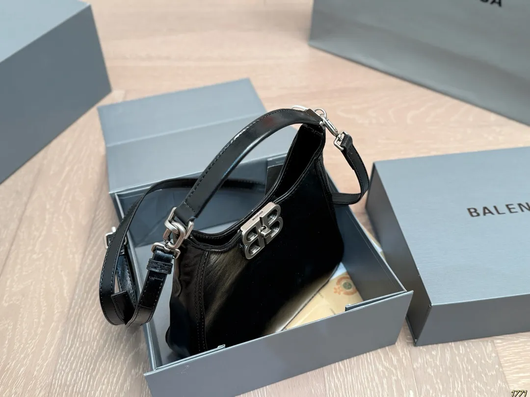 ¥180飞机盒 Balenciaga 巴黎世家新款 任何风格都可轻松驾驭 适合日常 旅游 出行 集美必备 尺寸20 16