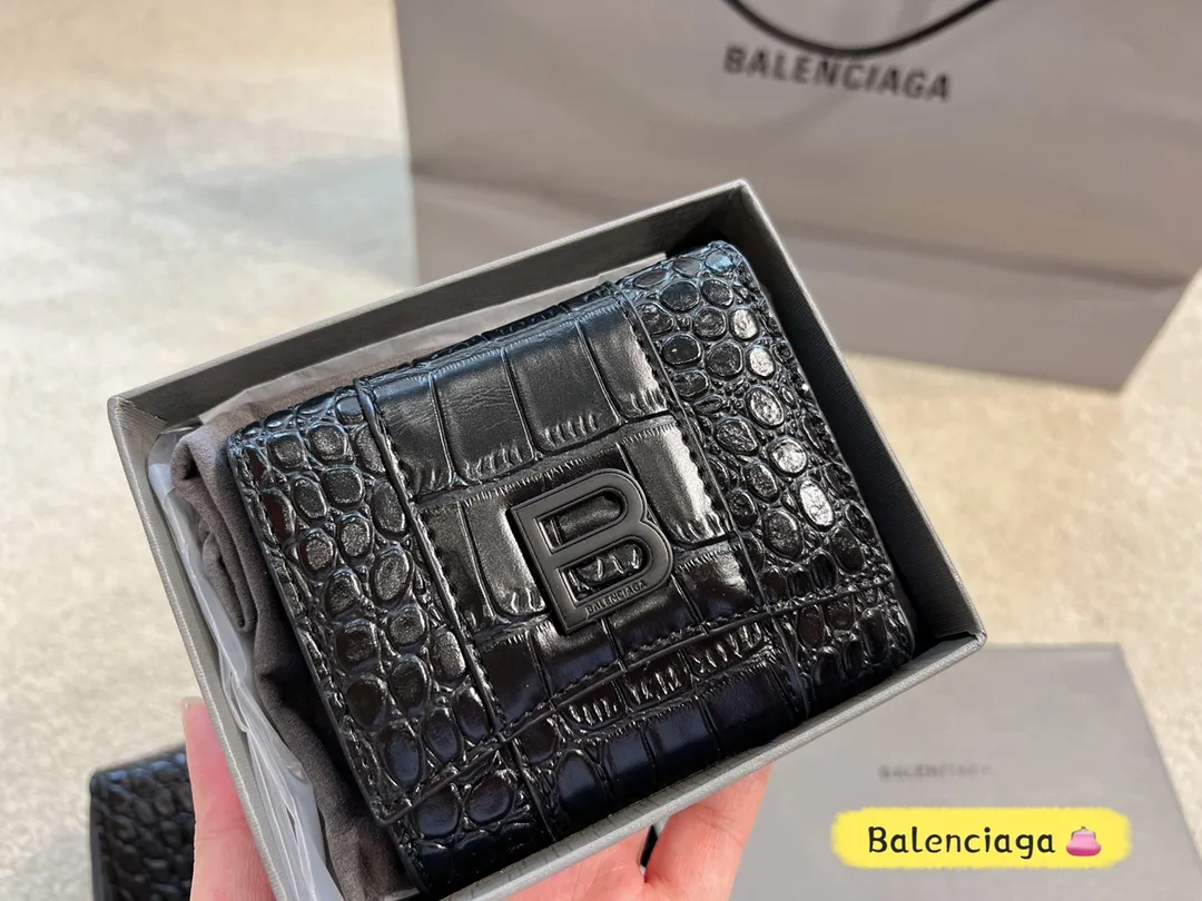 &yen;120/110配盒 Balenciaga 钱包👛零钱包 人手一只