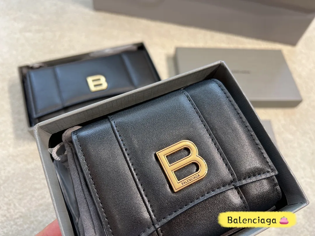 &yen;120/110配盒 Balenciaga 钱包👛零钱包 人手一只