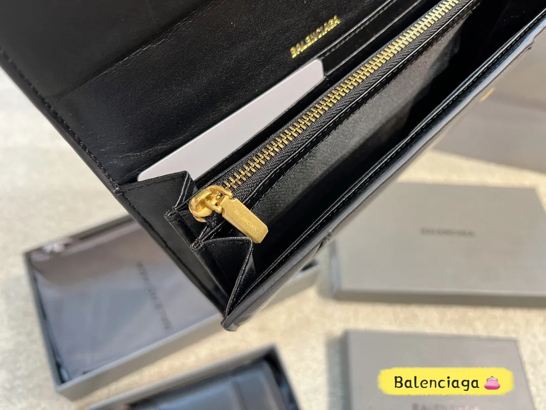 &yen;120/110配盒 Balenciaga 钱包👛零钱包 人手一只