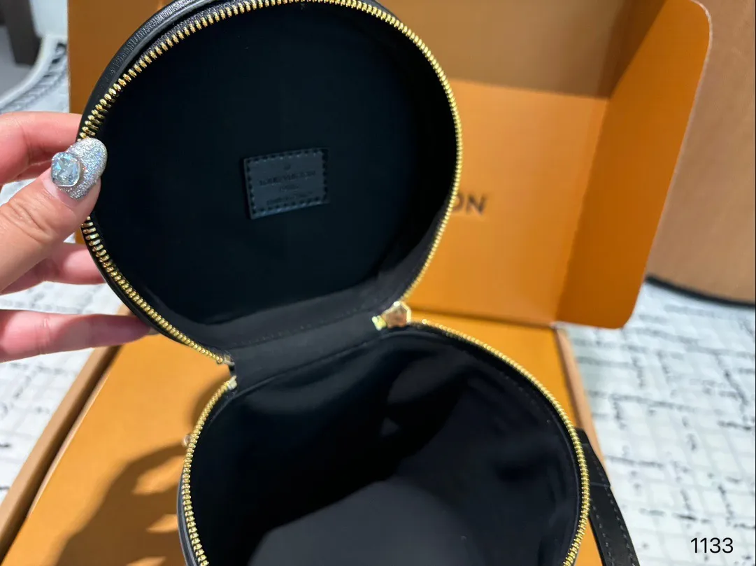 P185配礼盒🎁 Lv cannes 水桶包 发财桶新出的 太可爱啦nano发财桶 越用越香!!! 尺寸大号15 17