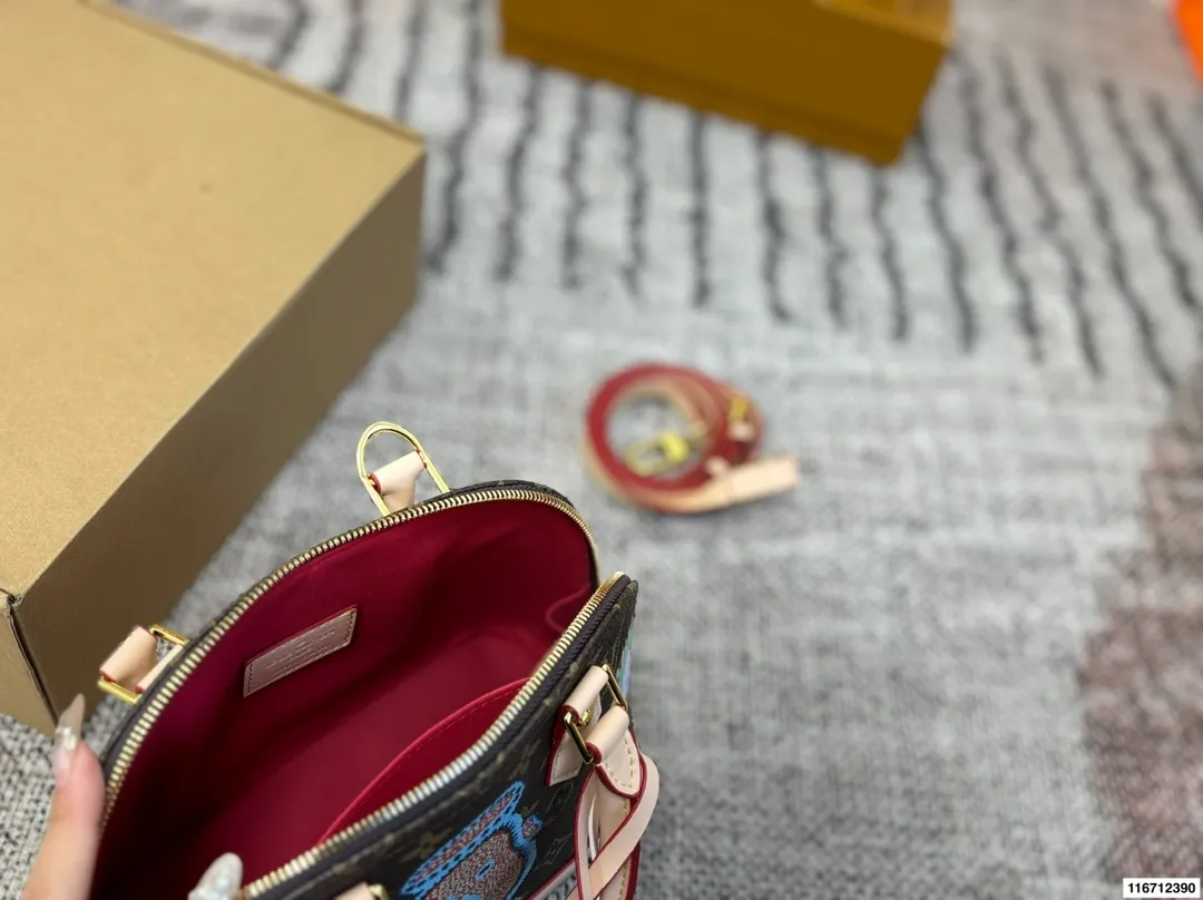 P150配折叠盒⚠️尺寸24*17 LV 贝壳包 又甜又酷 一整个爱住 百搭时尚 颜值超高