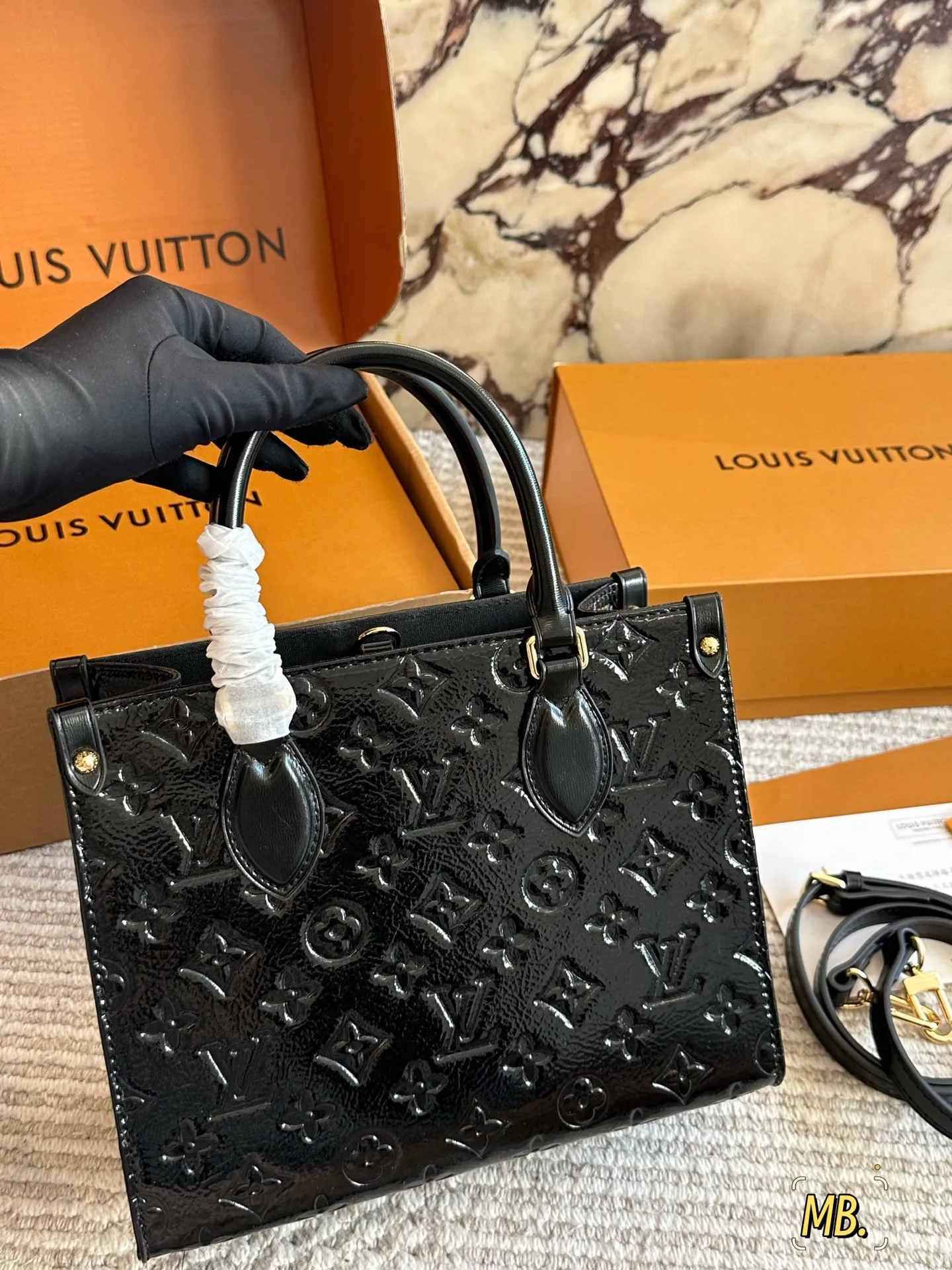 💰 185 配盒 新款丛林 size：25*19cm （小号） ONTHEGO小号手袋 搜索🔍 L家 onthego购物袋