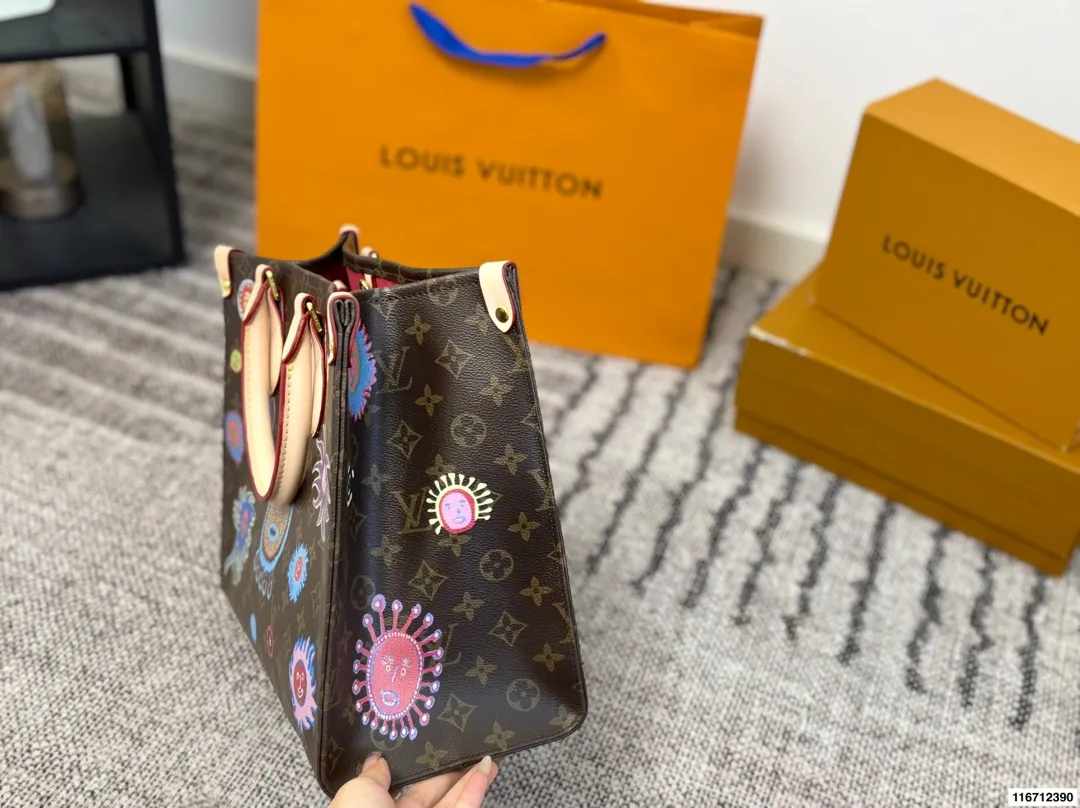 p150 无盒 LV丛林辣妈包onthego 颜值真的超级超级高 时尚感直接拉满 可爱的女孩永远的yyds 尺寸 :32 26