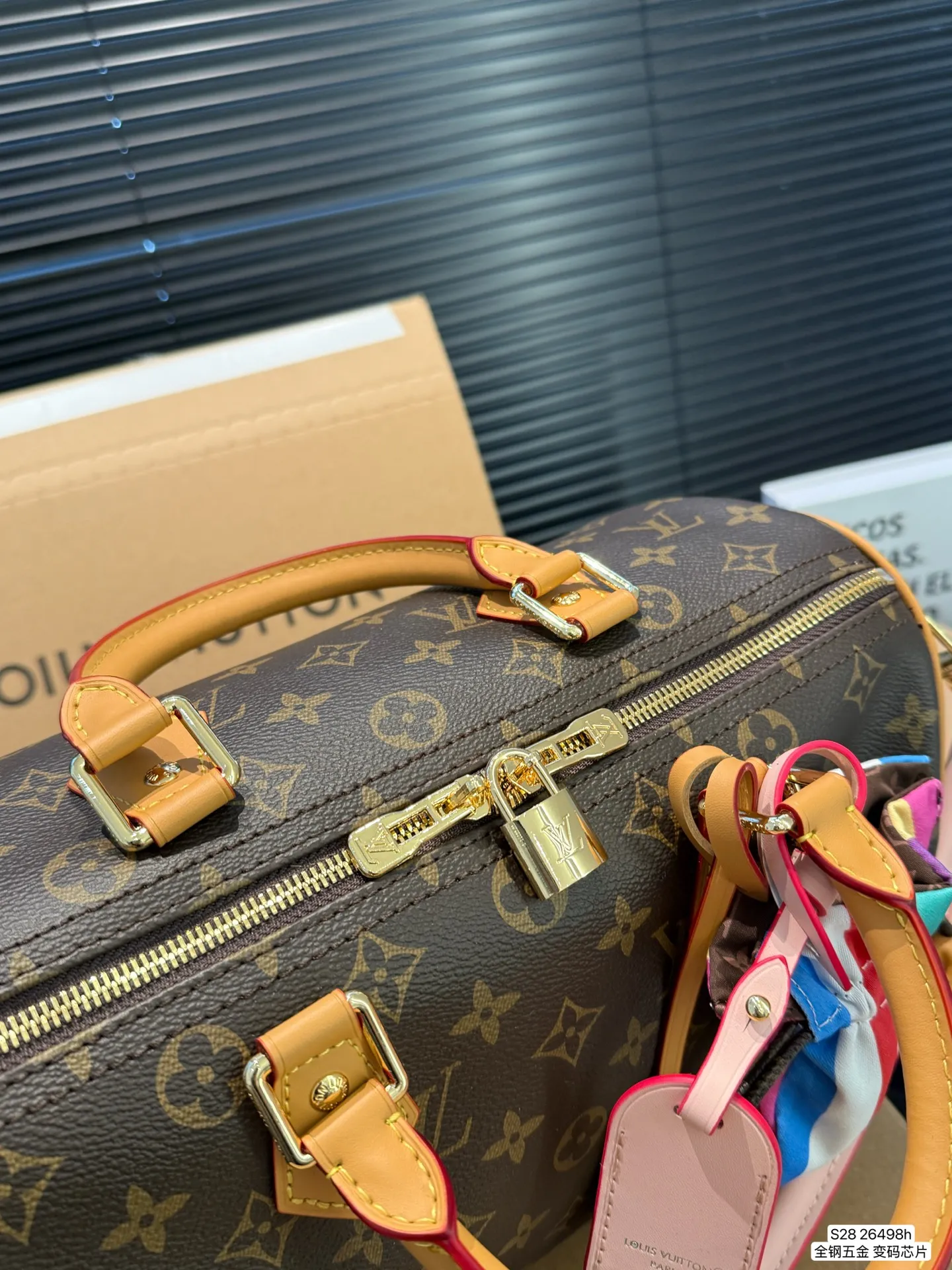 P190 配飞机盒折叠盒 全钢五金 变码芯片 Lv X Nigo Keepall 30.枕头包 手袋是一款理想的都市手袋。 标志性的造型与经典的 Monogram 帆布，加之多种携带方式和奢华的天然牛皮饰边为该包平添一份时尚前卫之感。尺寸：30 21货号26498