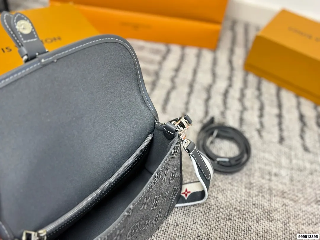 p205 配礼盒 早春LvDiane 法棍手袋 配置两条肩带 〰️ 搜索🔍 Lv 法棍 尺寸： 25 15