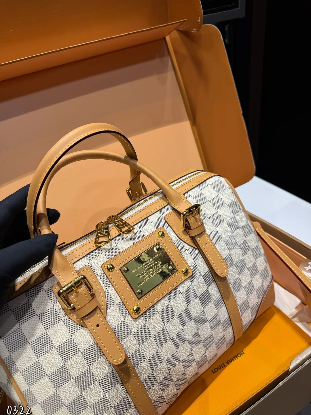 ❤️P200(礼盒包装)❤️ LV枕头包 日常最推荐 手提/斜挎/单肩更舒服 尺寸32 21cm