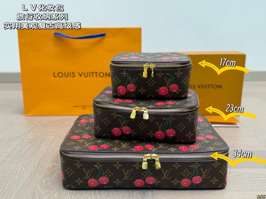 &yen;135/&yen;125/&yen;115 LV 化妆包 LV旅行收纳系列 实用 真的很美很喜欢！实用、美观、耐造、出去旅游看了心情也会好好 尺寸：34 22 8/23 14 8/17 10 8