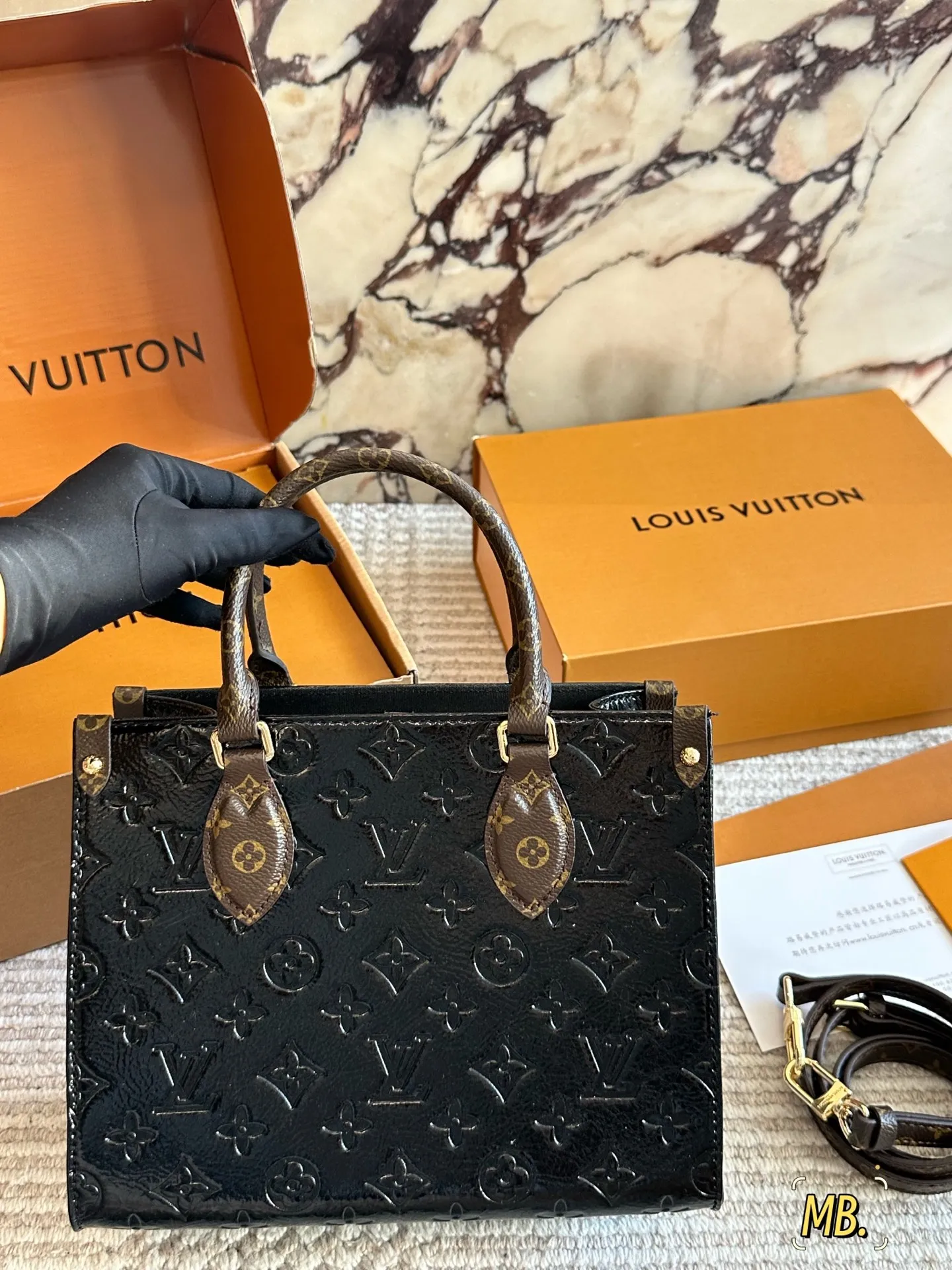 💰 185 配盒 新款丛林 size：25*19cm （小号） ONTHEGO小号手袋 搜索🔍 L家 onthego购物袋