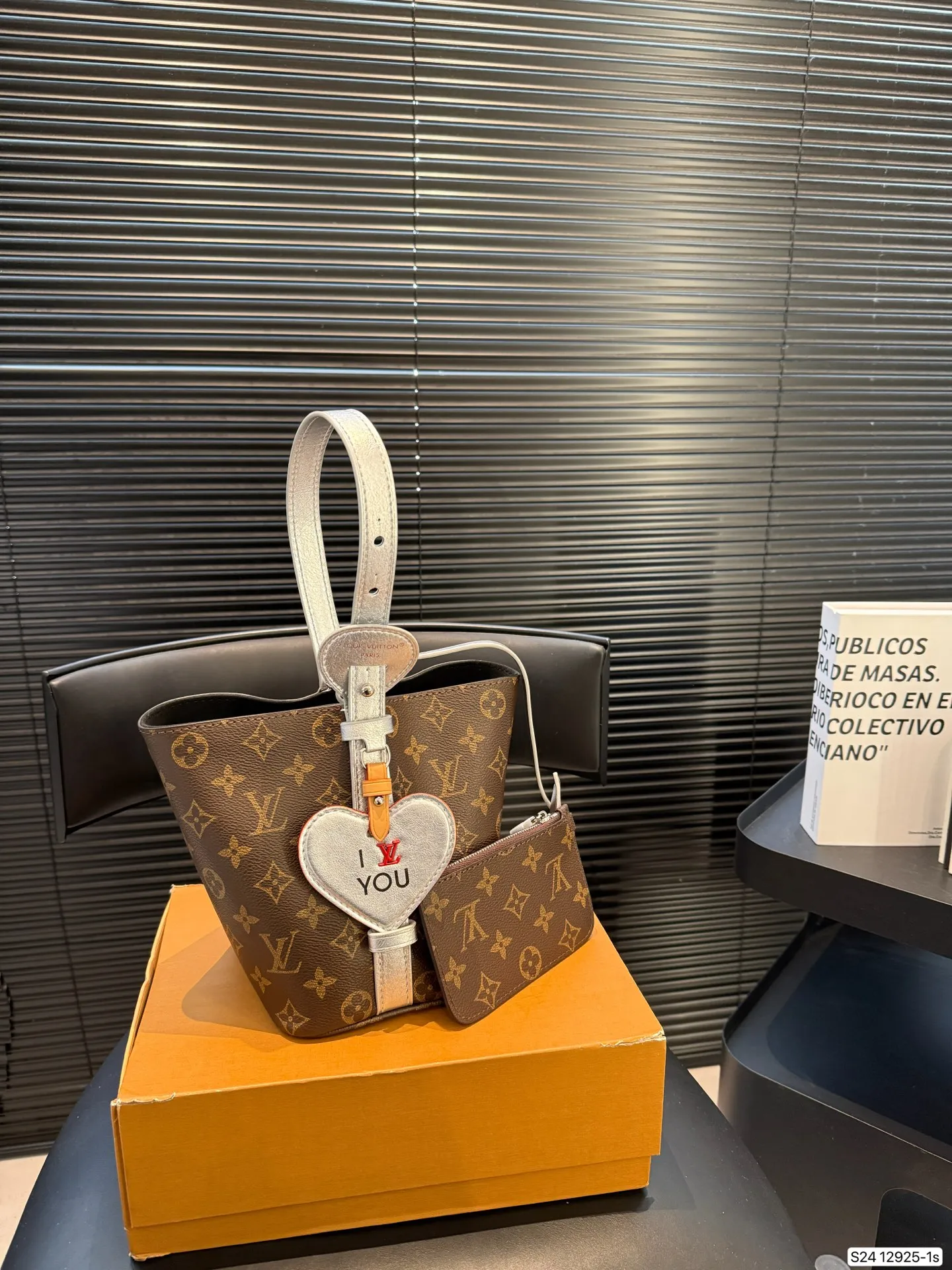 P170 配折叠盒飞机盒 盲猜这次LV上新黑马是ALL IN BB Lv水桶 LV尤物! 尺寸：16 18 货号12925-1