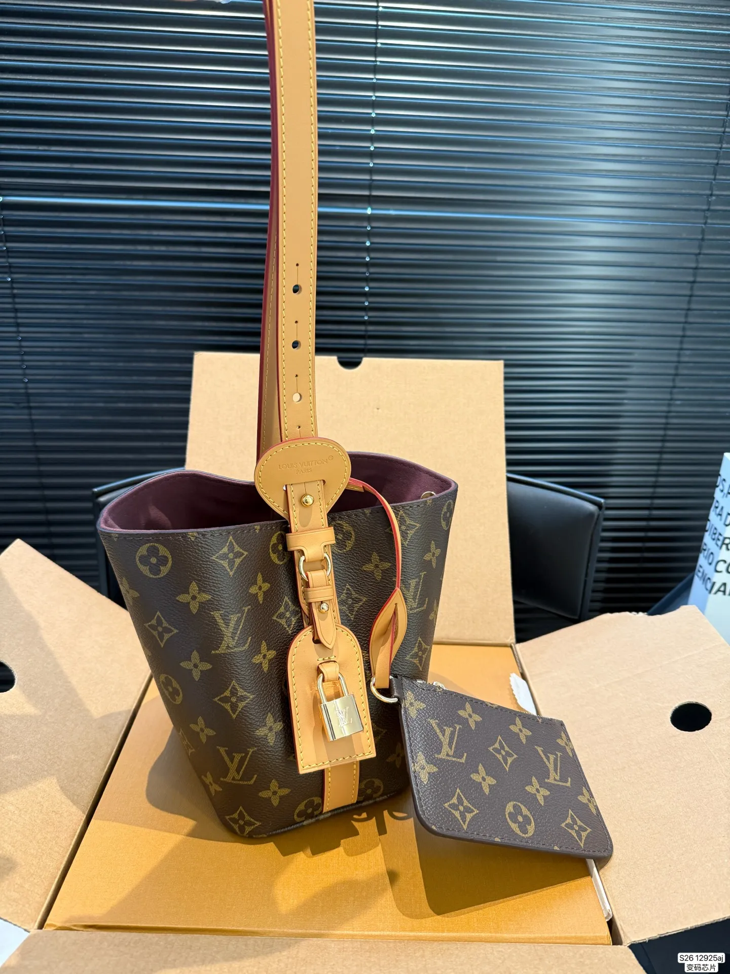 P180 芯片版本 配飞机盒折叠盒子 盲猜这次LV上新黑马是ALL IN BB Lv水桶 LV尤物! 尺寸:16 18 货号12925