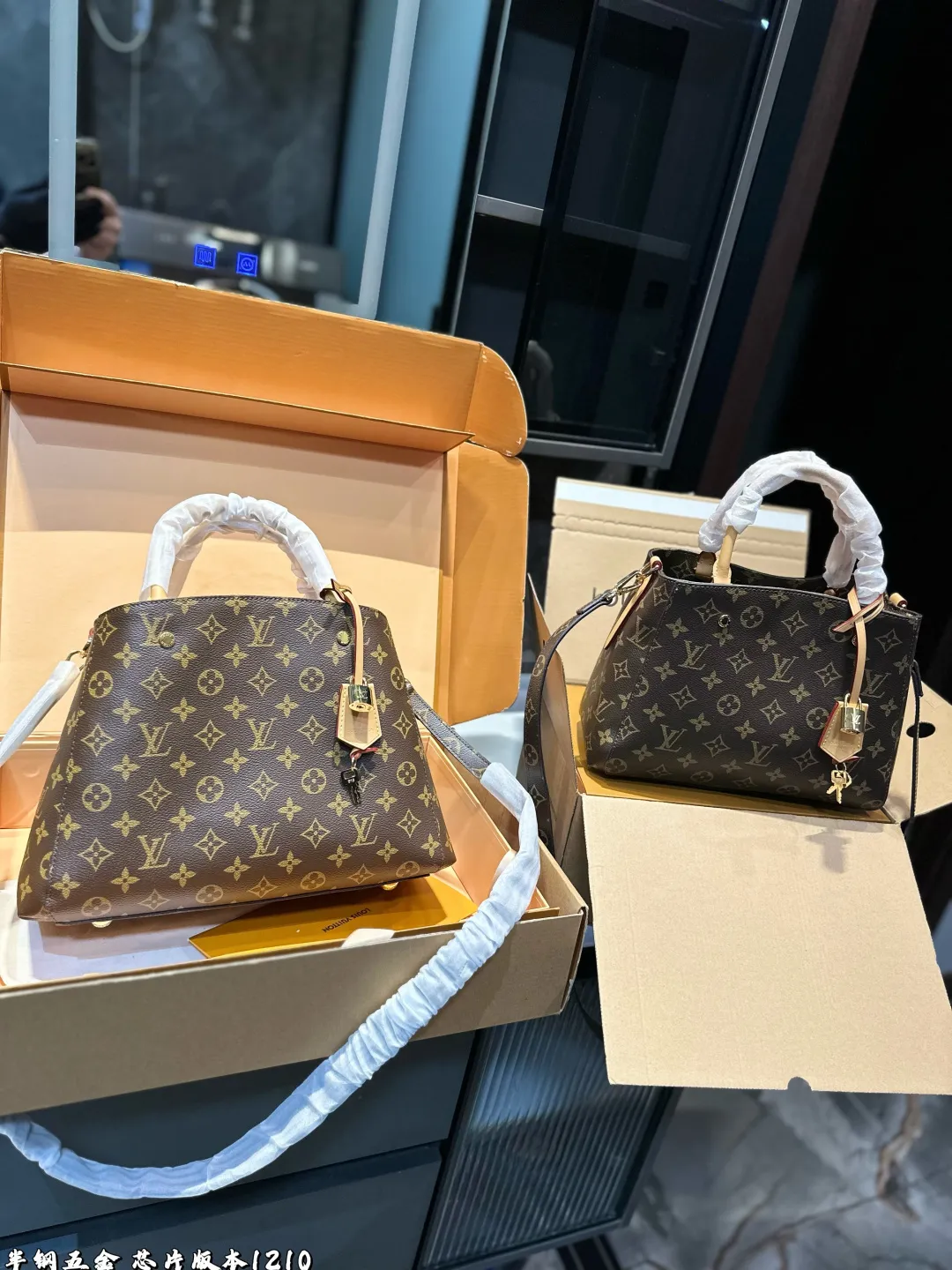 ❤️p185p180（礼盒包装）❤️ LV 蒙田包手袋将俏皮挺括的外部设计与整齐有序的包内空间结合在一起，是商务包款的理想之选。这款手袋配有一条超长的可拆卸背带，既可手提、臂挽，亦可斜背，打造时尚扮相。尺寸：大号32 23 小号29 20