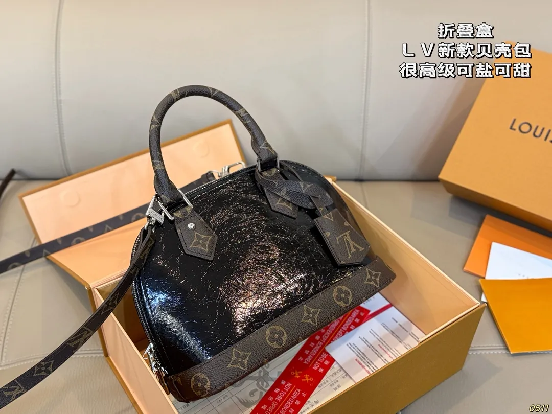 &yen;145折叠盒 LV新款贝壳包 很高级可盐可甜 极致美感 绝美女孩就是你 尺寸24 17