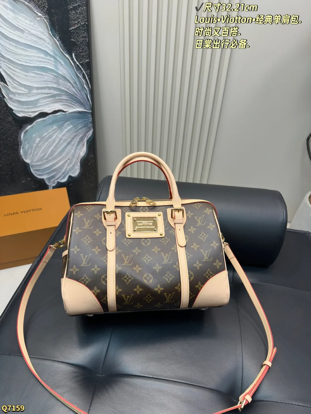 💰205配折叠盒 尺寸32.21cm Louis&bull;Viotton&bull;经典单肩包. 时尚又百搭.日棠出行必备. 最热门旅行袋！每个明星网红人手一个的节奏！特点是容量巨大！材质也是今年大热的流行元素 简洁的设计可以搭配任何颜色的服装造型！关键实用性极好！无敌性价比超高！