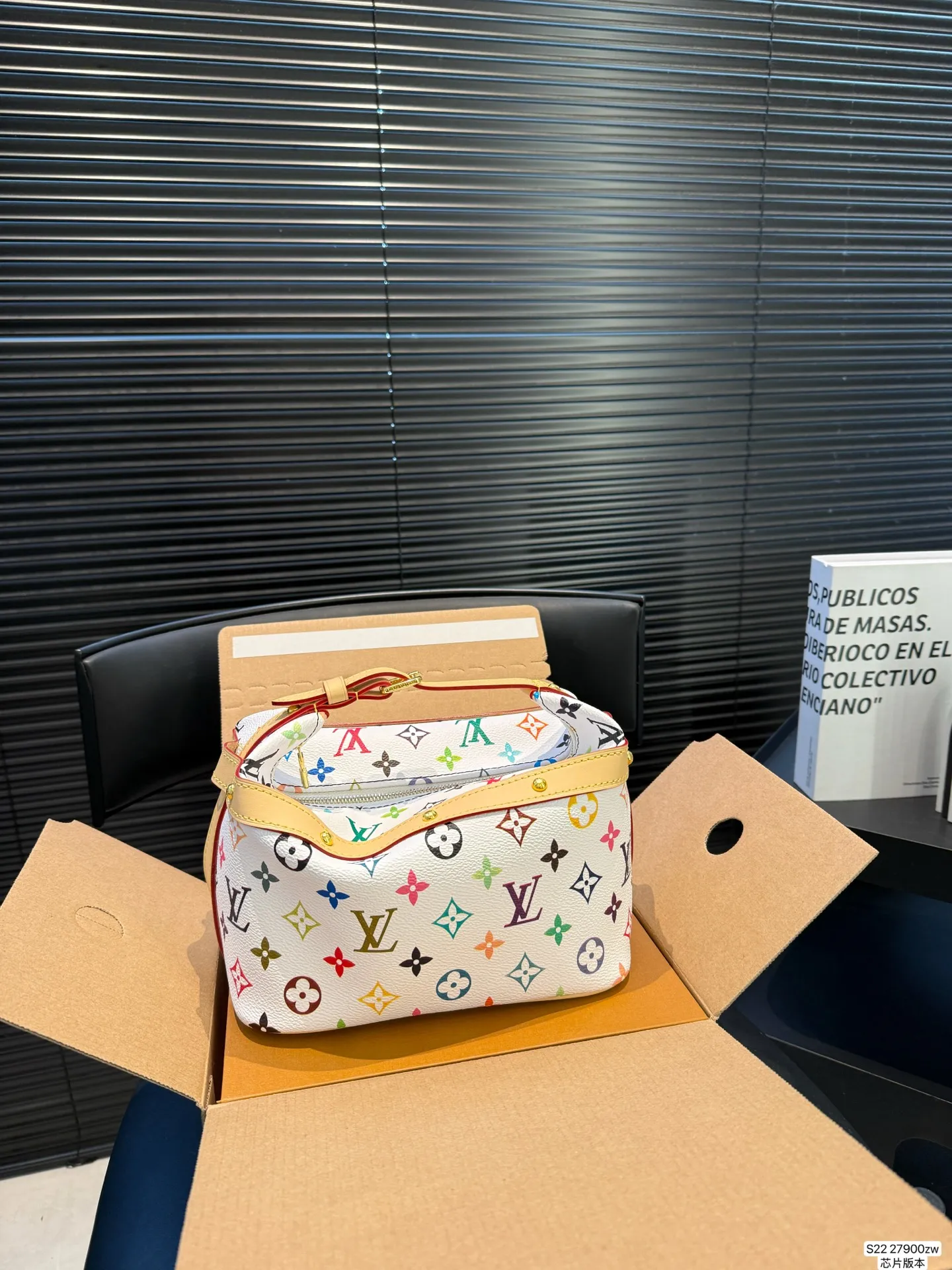 P160 Lv饭盒包 配折叠盒飞机盒 芯片版本 很有质感又很轻松的一个包型 貌美又实用 尺寸:21 18 货号27900