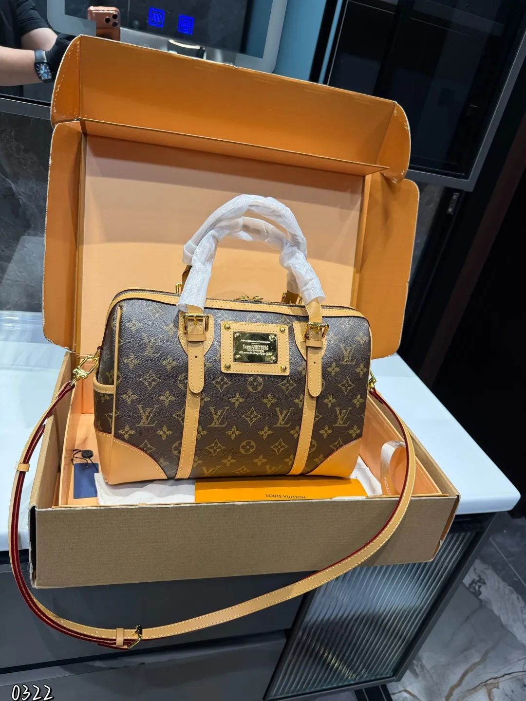 ❤️P200(礼盒包装)❤️ LV枕头包 日常最推荐 手提/斜挎/单肩更舒服 尺寸32 21cm