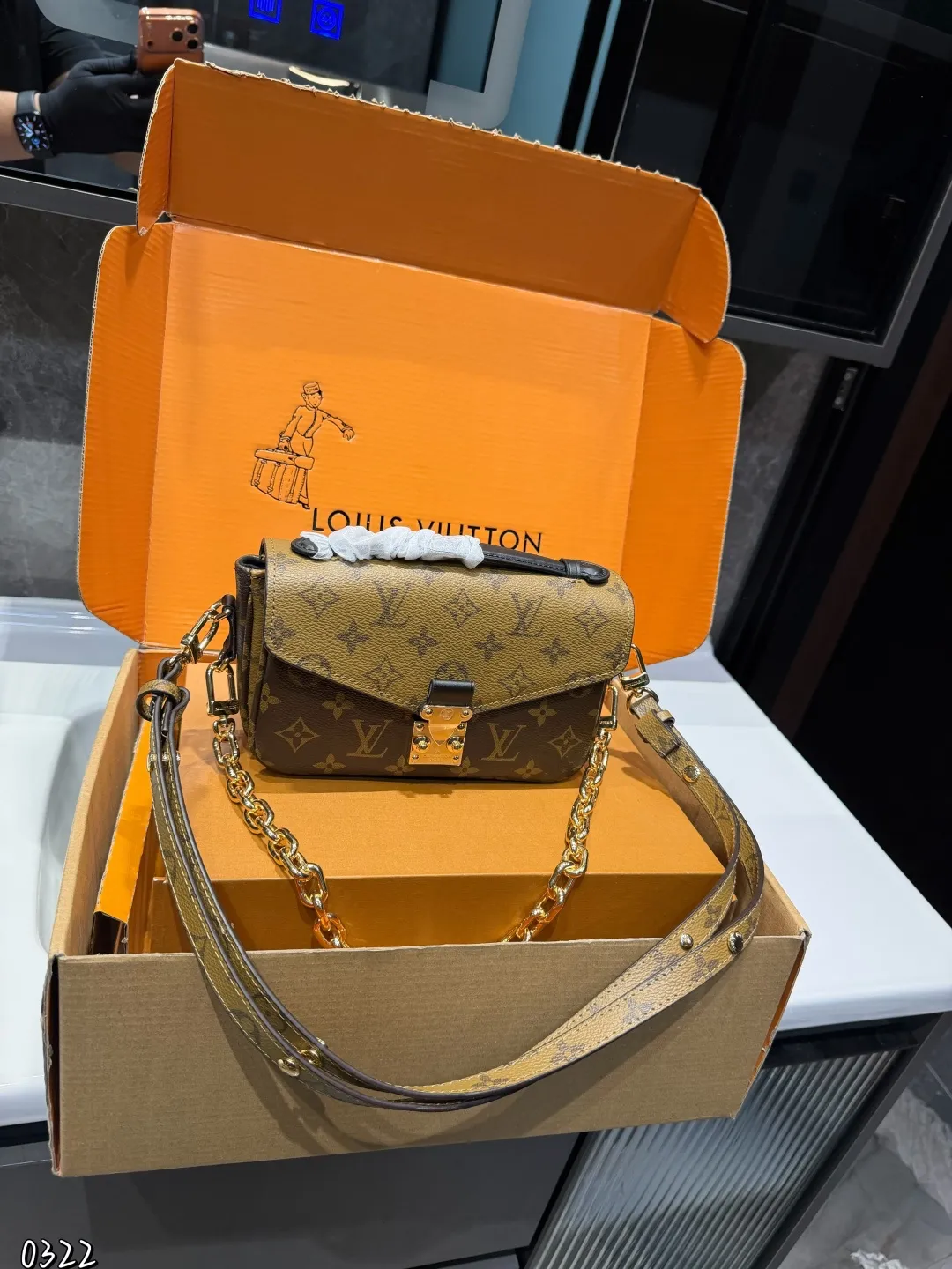 ❤️P195(礼盒包装)❤️ Lv新款邮差包 爆款到不能更爆的邮差包 METIS手袋 非常高级 皮料软硬刚好,尺寸:20 15