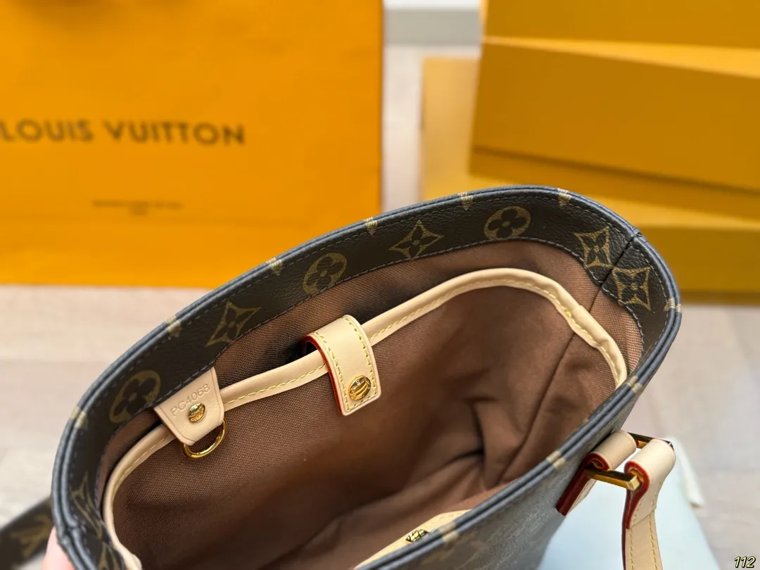 原单&yen;195飞机盒 升级版全钢五金 专柜同步163变码芯片 LV薇薇安水桶包 妥妥宝藏中古包包 可爱飒酷女孩必备 叫人无法抗拒 尺寸21 21