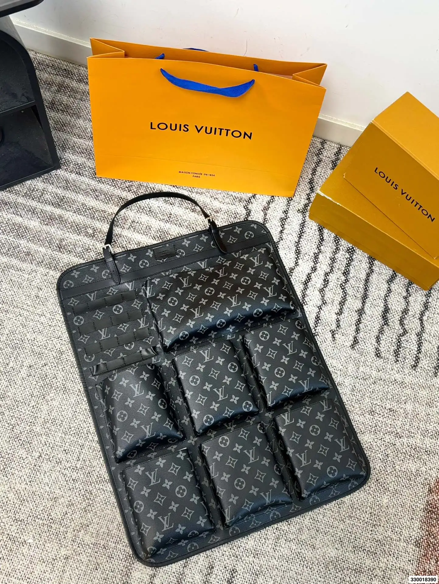 p150 尺寸46&times;59折叠盒飞机盒 Lv 收纳袋 非常具有设计感 简约又精致，细节满满