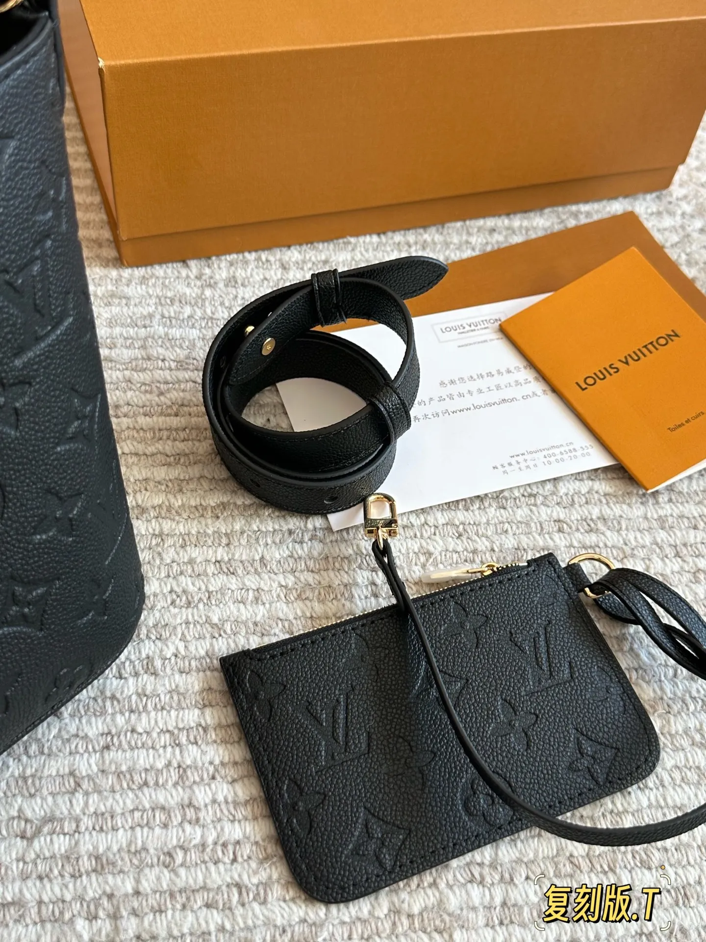 💰210 配盒 size:18*16cm ALL IN BB重磅来袭新色| 这谁看了不迷糊呀! 没想到越看越喜欢 有两幅面孔 L家 AII IN BB25ss 水桶包