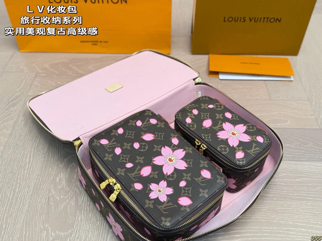 ¥135/¥125/¥115 LV 化妆包 LV旅行收纳系列 实用 真的很美很喜欢!实用、美观、耐造、出去旅游看了心情也会好好 尺寸:34 22 8/23 14 8/17 10 8