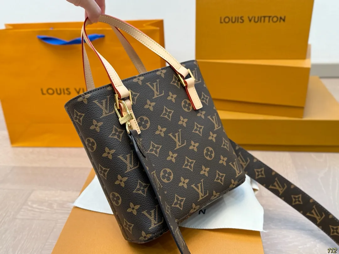 原单¥195飞机盒 升级版全钢五金 专柜同步163变码芯片 LV薇薇安水桶包 妥妥宝藏中古包包 可爱飒酷女孩必备 叫人无法抗拒 尺寸21 21