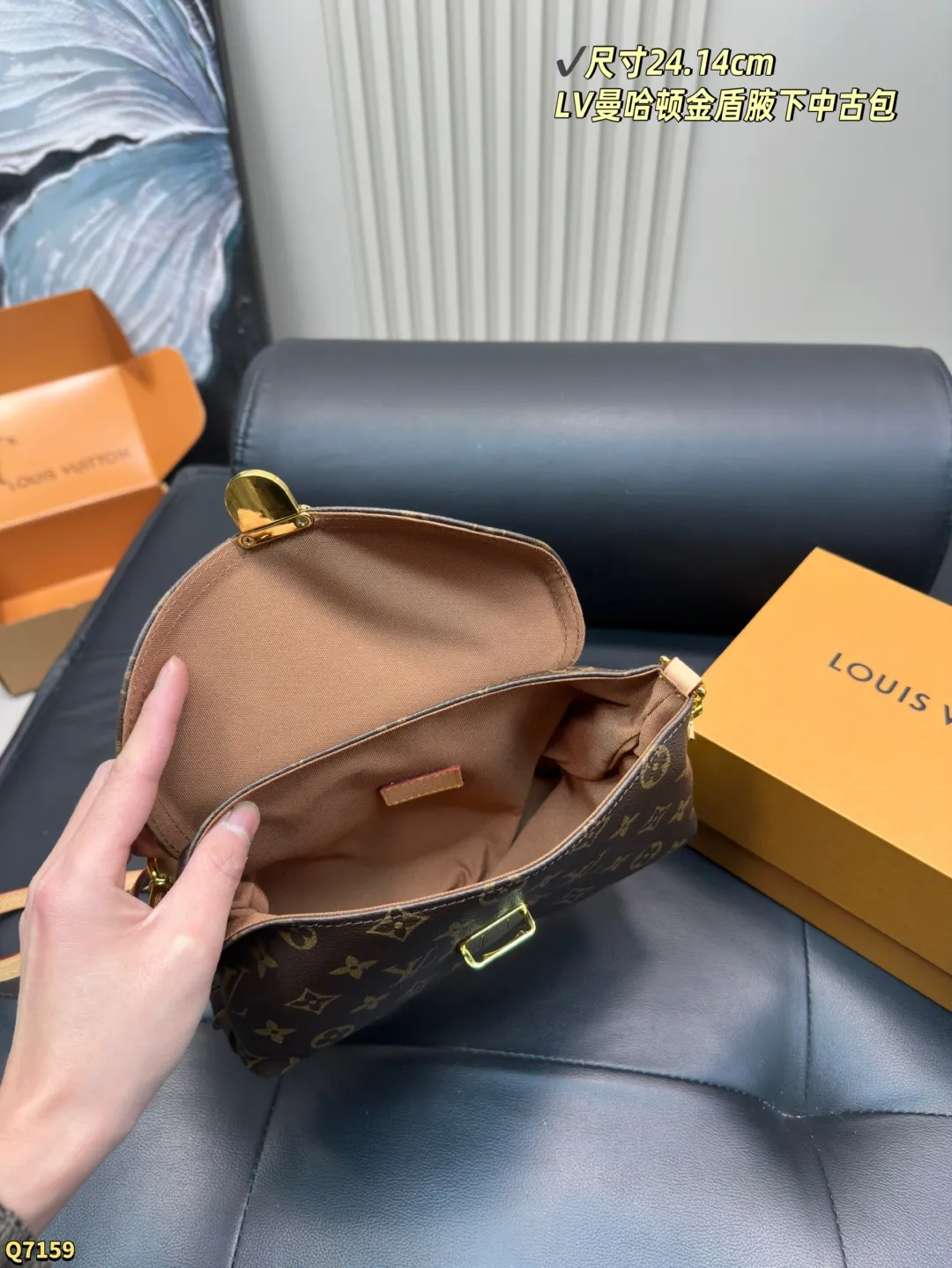 💰155配全套礼盒 尺寸24.14cm LV曼哈顿金盾腋下中古包 大金扣占据了主视觉, 搭配老花凸显质感又相当时髦, 简单随性超适合夏天! 真是绝美的一只vintage !