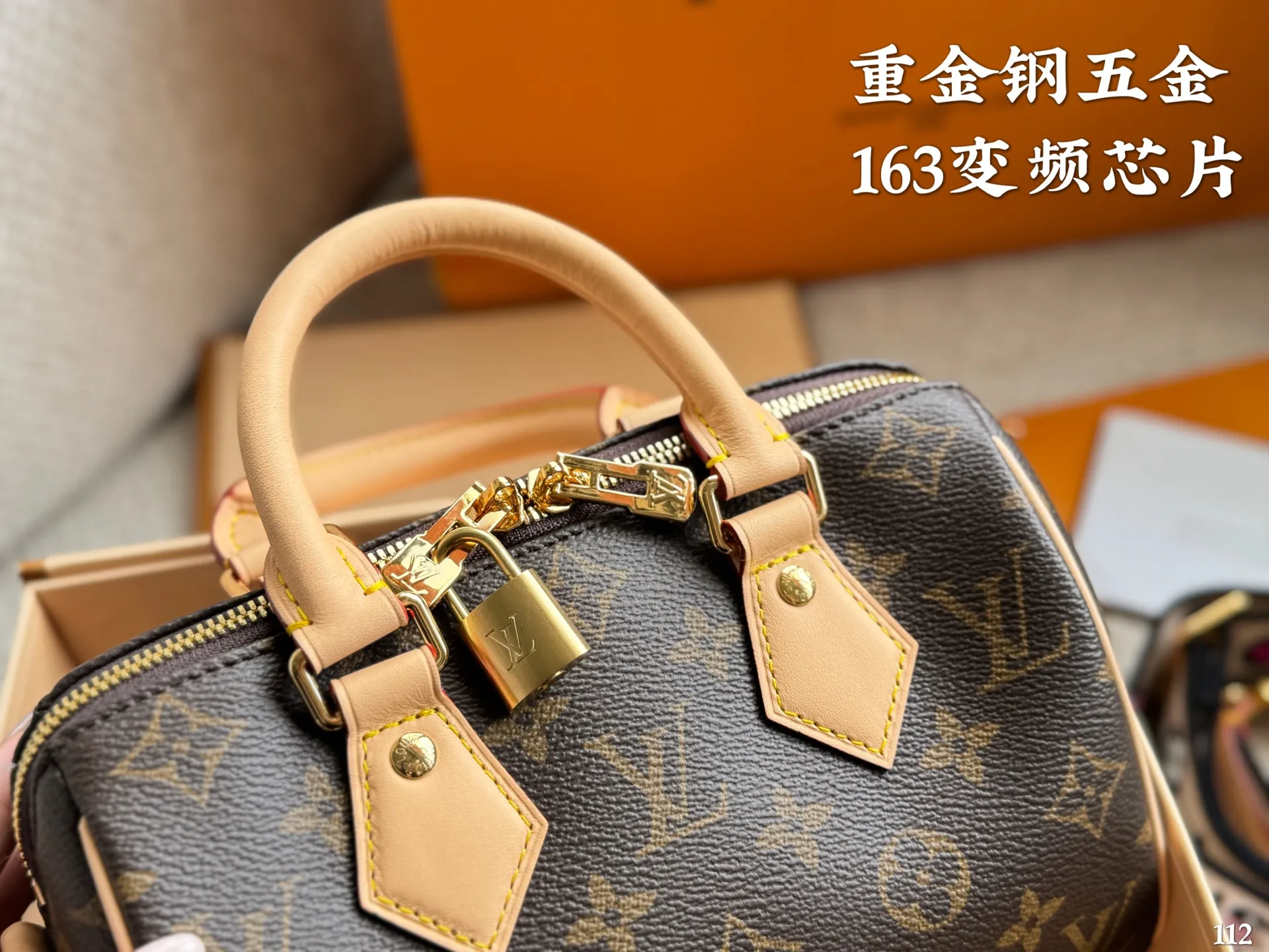 p215 重金钢五金 163变频芯片 LV Speedy 20枕头包 LV 新款系列 city keepal手袋,全网首发 LV Speedy nano 枕头包这款Retiro 手袋以标志性 经典永恒。优雅低调的外形设计和宽敞的包身更加入了实用性 尺寸20 15cm