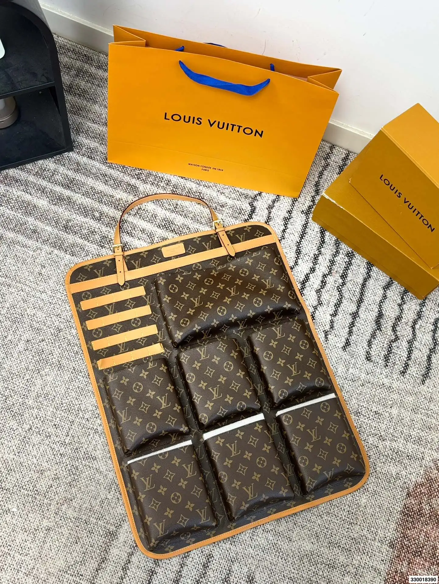 p150 尺寸46×59折叠盒飞机盒 Lv 收纳袋 非常具有设计感 简约又精致,细节满满