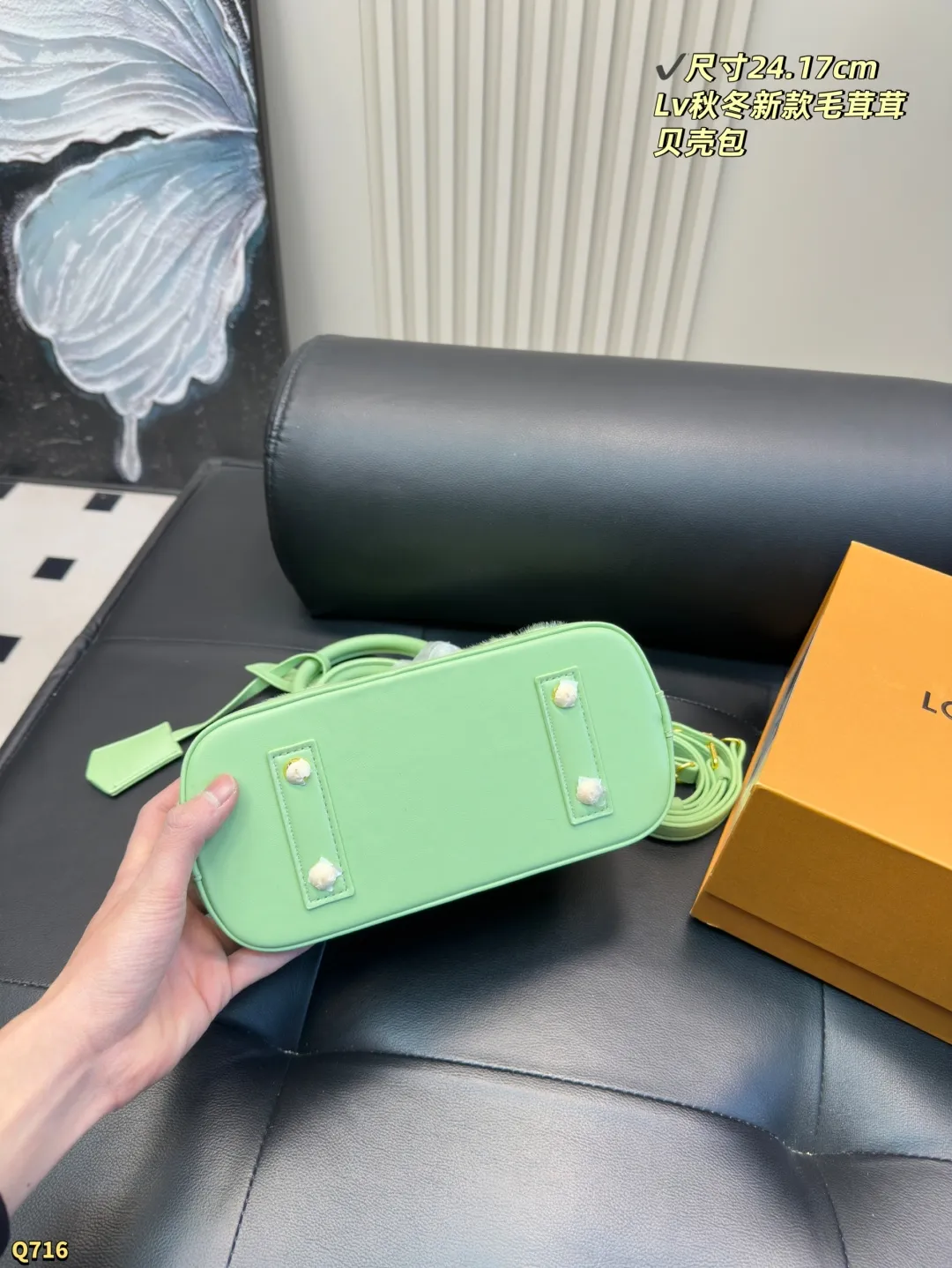 💰185配折叠盒 尺寸24.17cm Lv 新款毛绒绒贝壳包 新款,这款贝壳包一眼就看上,很别致,容量超大超百搭
