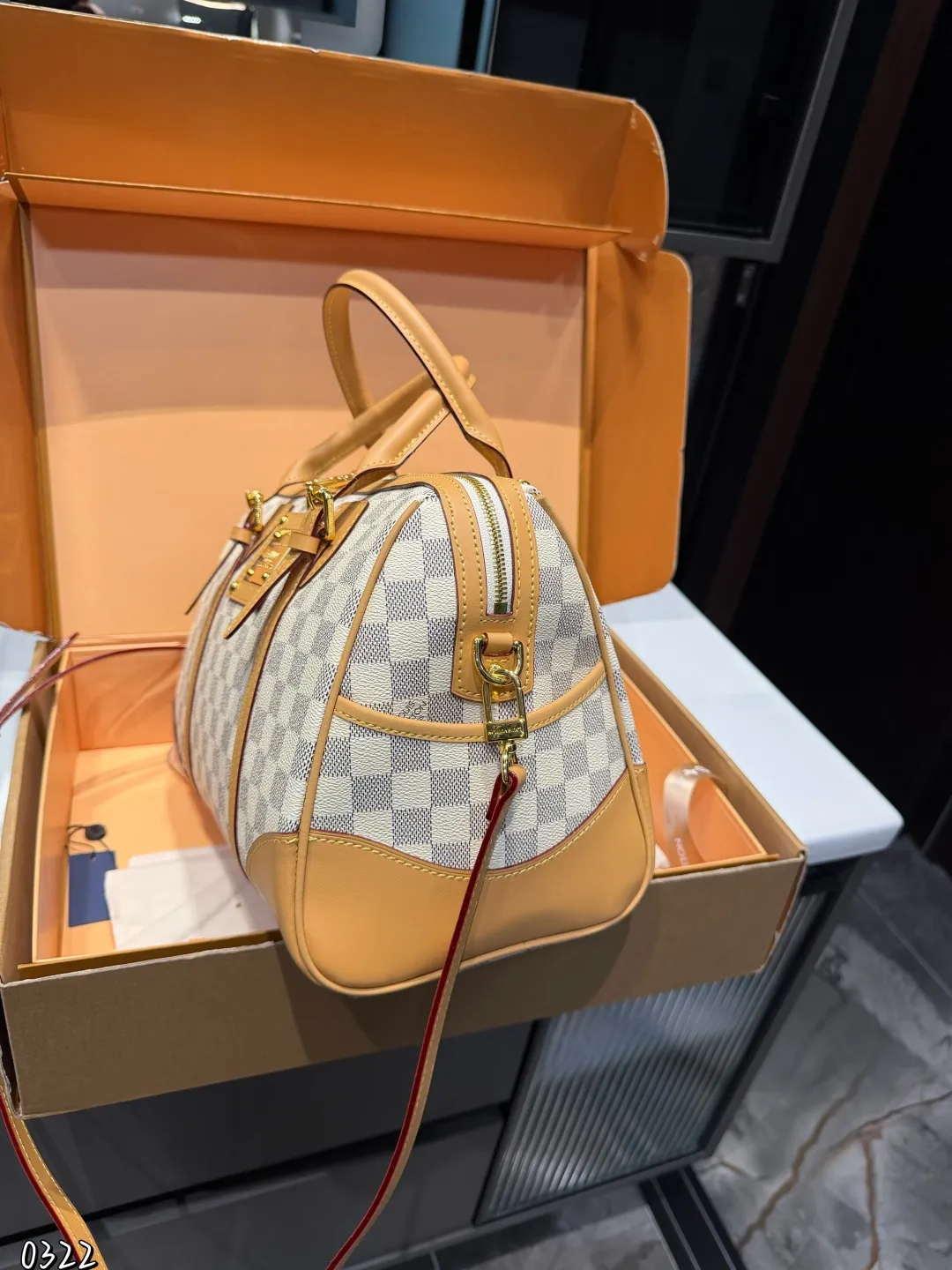 ❤️P200(礼盒包装)❤️ LV枕头包 日常最推荐 手提/斜挎/单肩更舒服 尺寸32 21cm