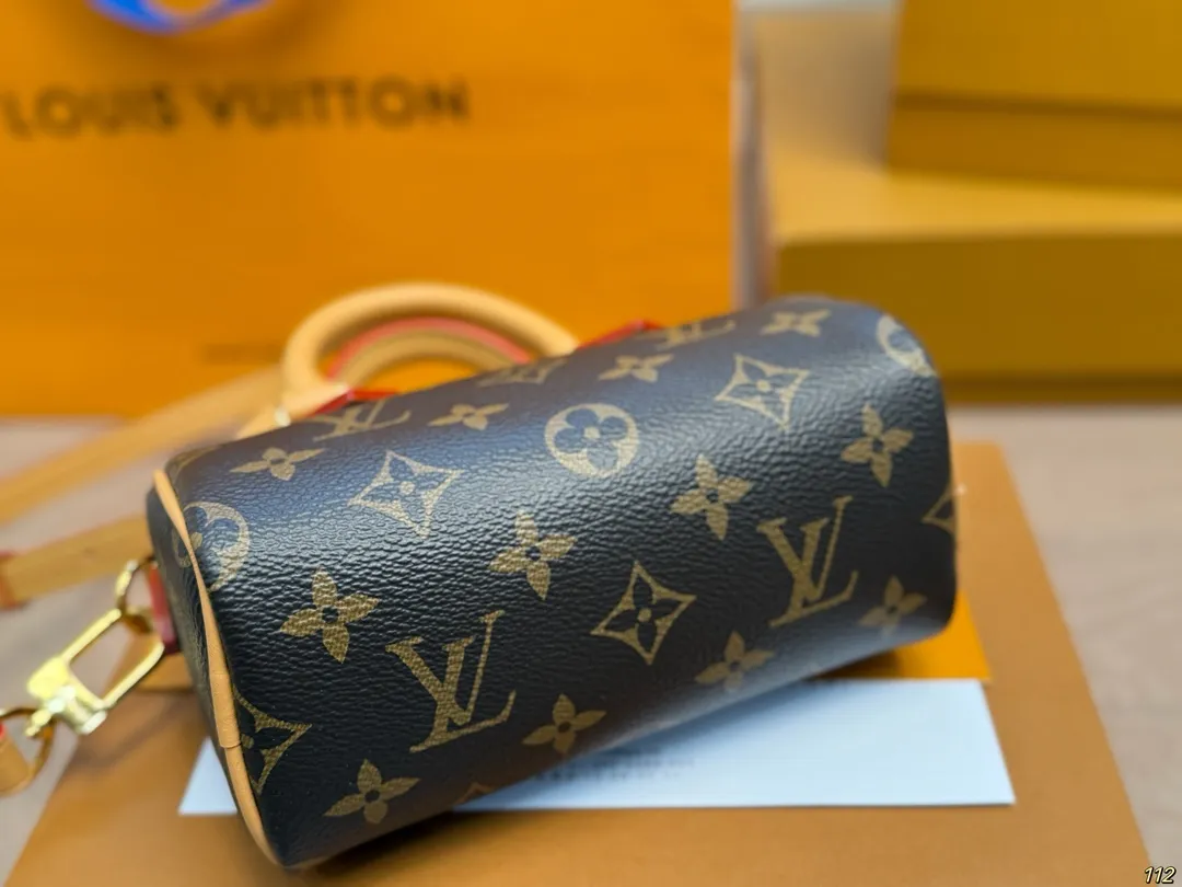 原版复刻&yen;160飞机盒 重金钢五金 专柜同步163变码芯片 新版可拆卸肩带 LV nano Speedy枕头包 经典系列 时尚百搭 独特的艺术气息 颜值高 日常出街首选 尺寸16&times;10&times;7.5