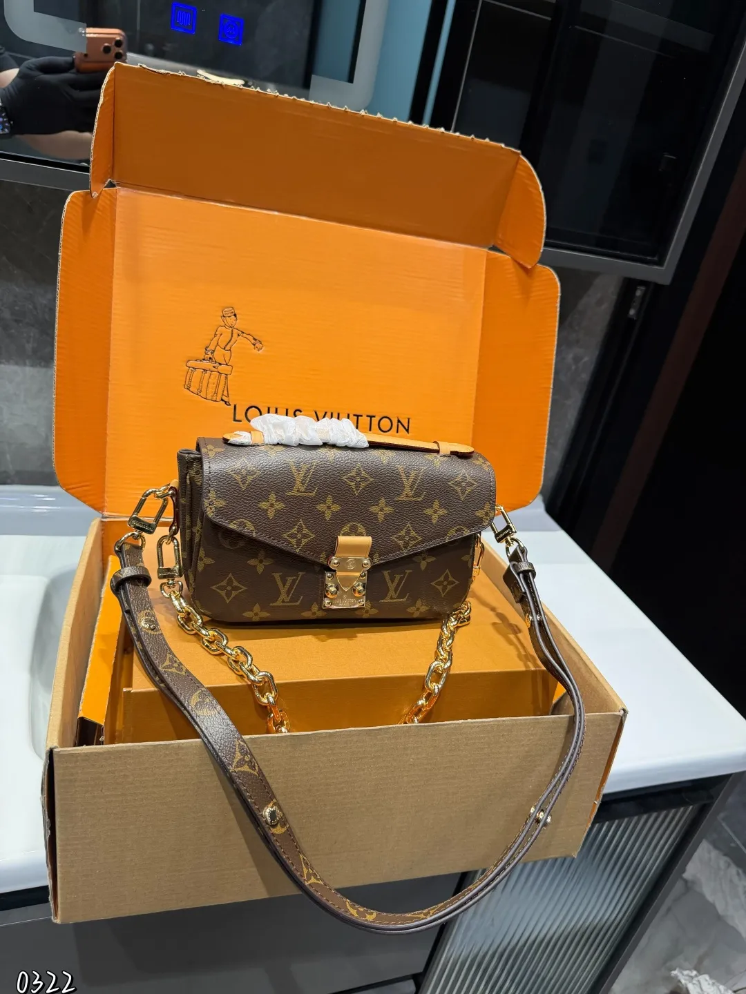 ❤️P195（礼盒包装）❤️ Lv新款邮差包 爆款到不能更爆的邮差包 METIS手袋 非常高级 皮料软硬刚好，尺寸：20 15