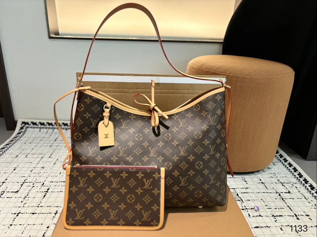 P190P180P170 路易威登Lv Carryall新款通勤包颜值实用 #路易威登Lv #路易威登#Iv #路易威登louisvuitton#路易威登carryall #Carryall |v7月新款，可斜挎、单肩。容量保证，敞口磁铁吸内扣取放平板小电脑非常方便，设计比neverfull小巧、肩带够宽不那么勒;比graceful俏皮，上身完全;是驴家通勤包款颜值担当@ 尺寸 大号38中号30 小号23