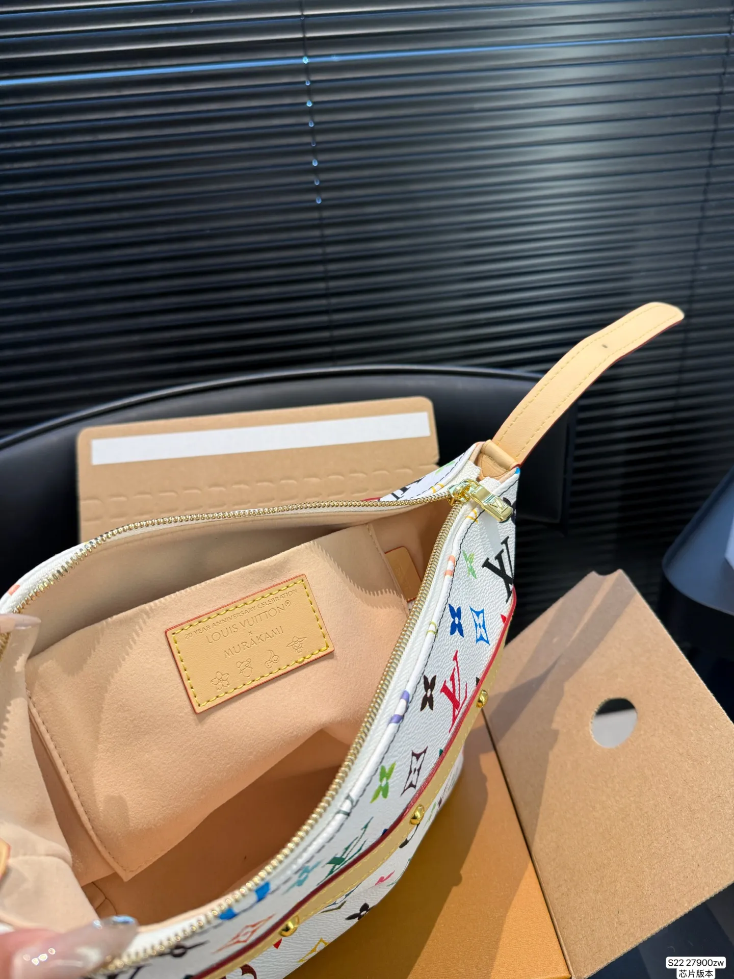 P160 Lv饭盒包 配折叠盒飞机盒 芯片版本 很有质感又很轻松的一个包型 貌美又实用 尺寸:21 18 货号27900