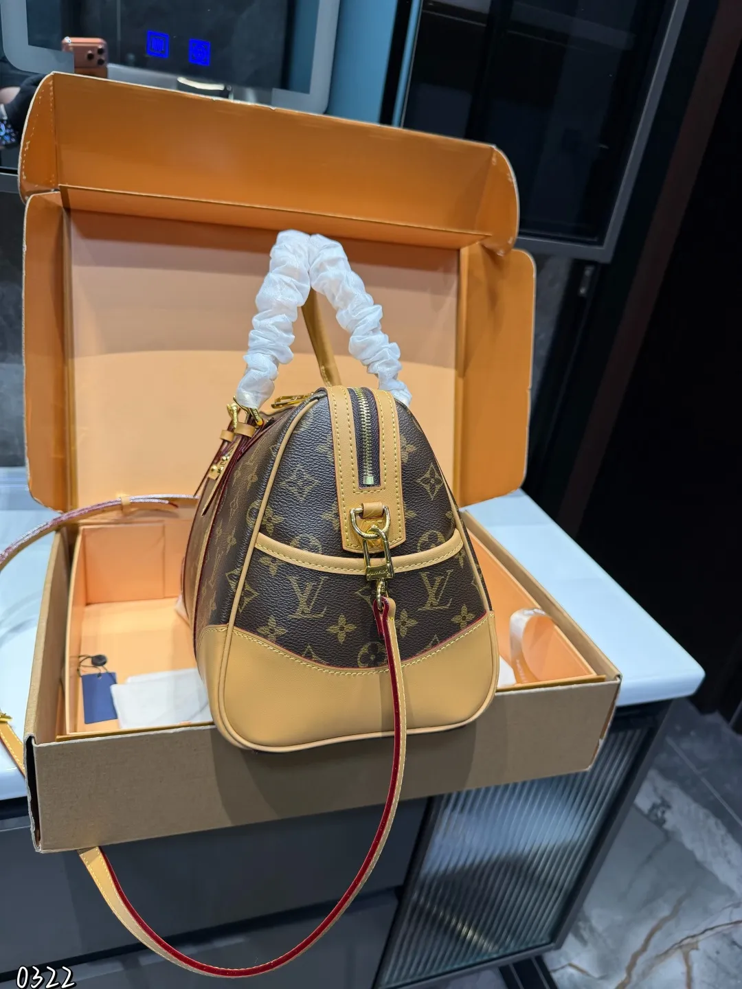 ❤️P200(礼盒包装)❤️ LV枕头包 日常最推荐 手提/斜挎/单肩更舒服 尺寸32 21cm