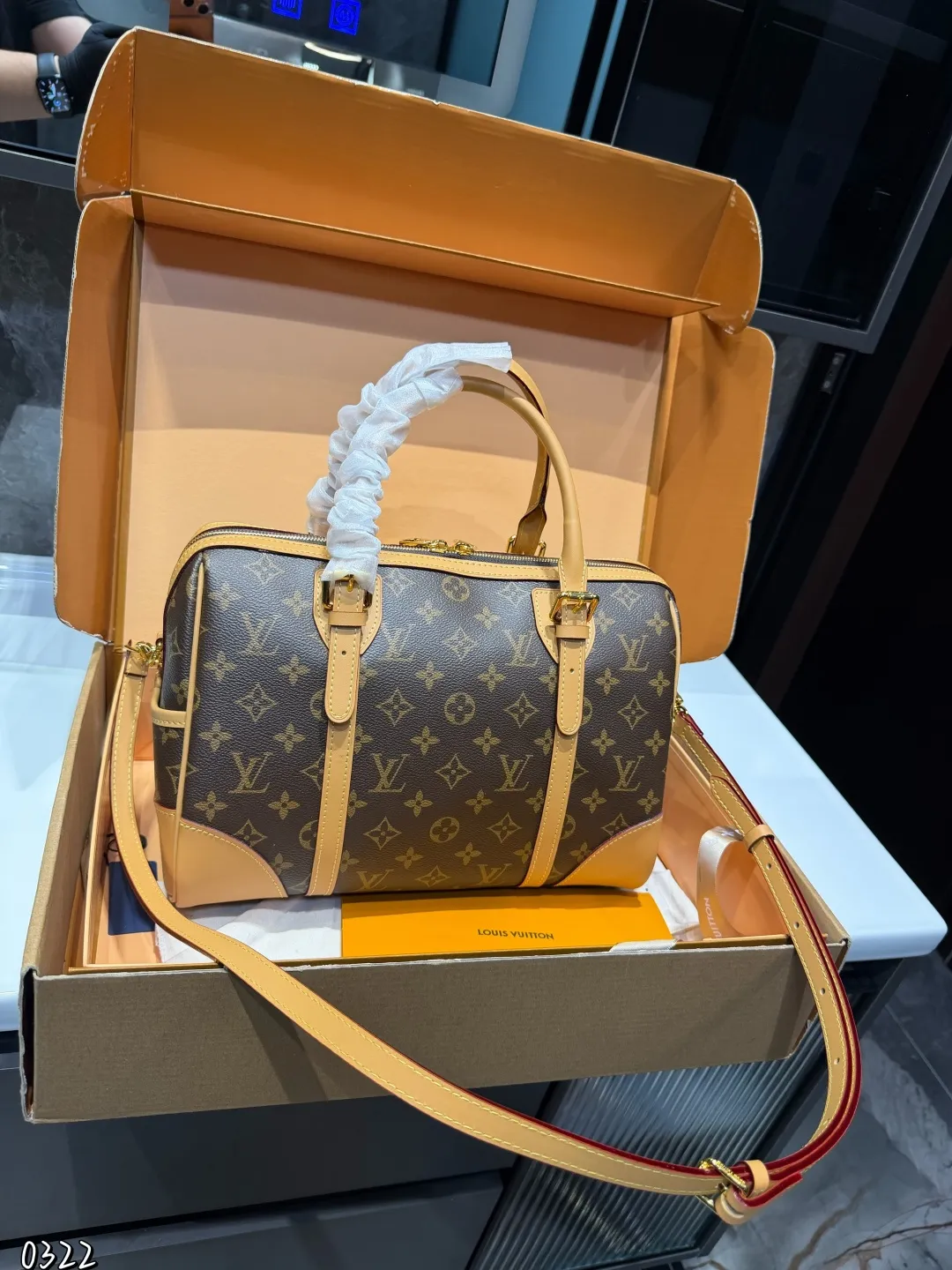 ❤️P200(礼盒包装)❤️ LV枕头包 日常最推荐 手提/斜挎/单肩更舒服 尺寸32 21cm