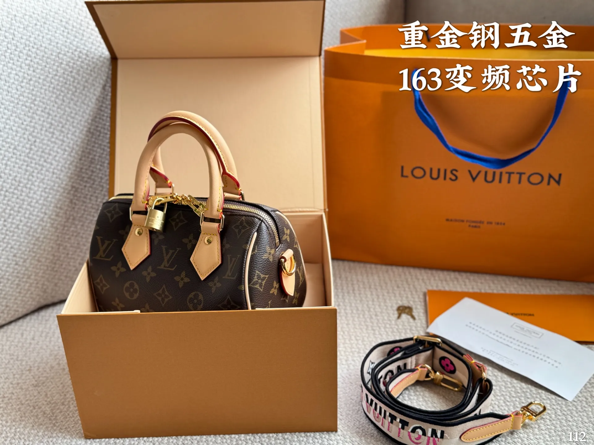 p215 重金钢五金 163变频芯片 LV Speedy 20枕头包 LV 新款系列 city keepal手袋,全网首发 LV Speedy nano 枕头包这款Retiro 手袋以标志性 经典永恒。优雅低调的外形设计和宽敞的包身更加入了实用性 尺寸20 15cm