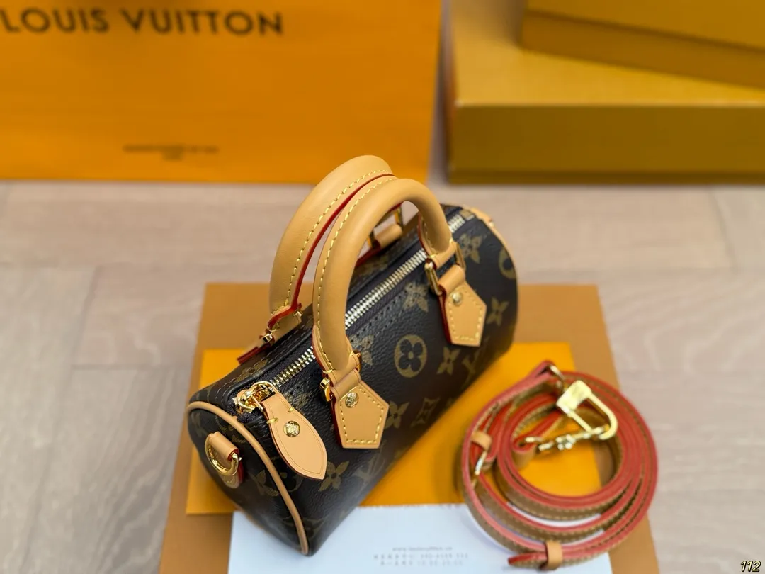 原版复刻¥160飞机盒 重金钢五金 专柜同步163变码芯片 新版可拆卸肩带 LV nano Speedy枕头包 经典系列 时尚百搭 独特的艺术气息 颜值高 日常出街首选 尺寸16×10×7.5