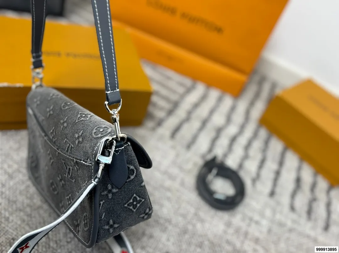 p205 配礼盒 早春LvDiane 法棍手袋 配置两条肩带 〰️ 搜索🔍 Lv 法棍 尺寸: 25 15