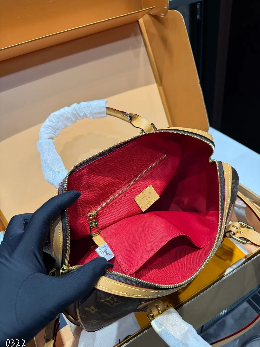 ❤️P200(礼盒包装)❤️ LV枕头包 日常最推荐 手提/斜挎/单肩更舒服 尺寸32 21cm