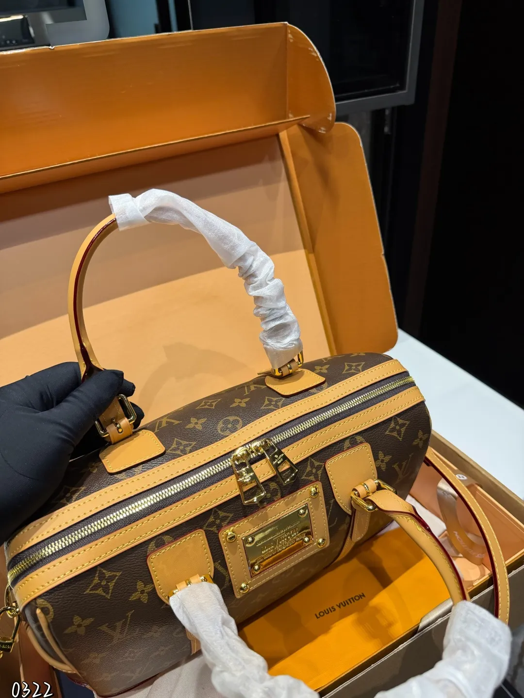 ❤️P200(礼盒包装)❤️ LV枕头包 日常最推荐 手提/斜挎/单肩更舒服 尺寸32 21cm