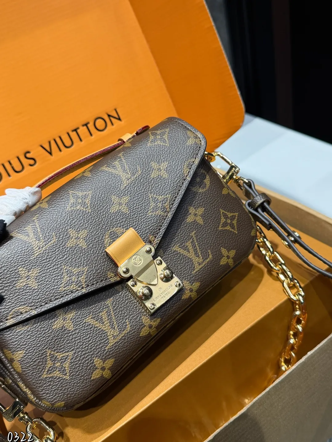 ❤️P195(礼盒包装)❤️ Lv新款邮差包 爆款到不能更爆的邮差包 METIS手袋 非常高级 皮料软硬刚好,尺寸:20 15