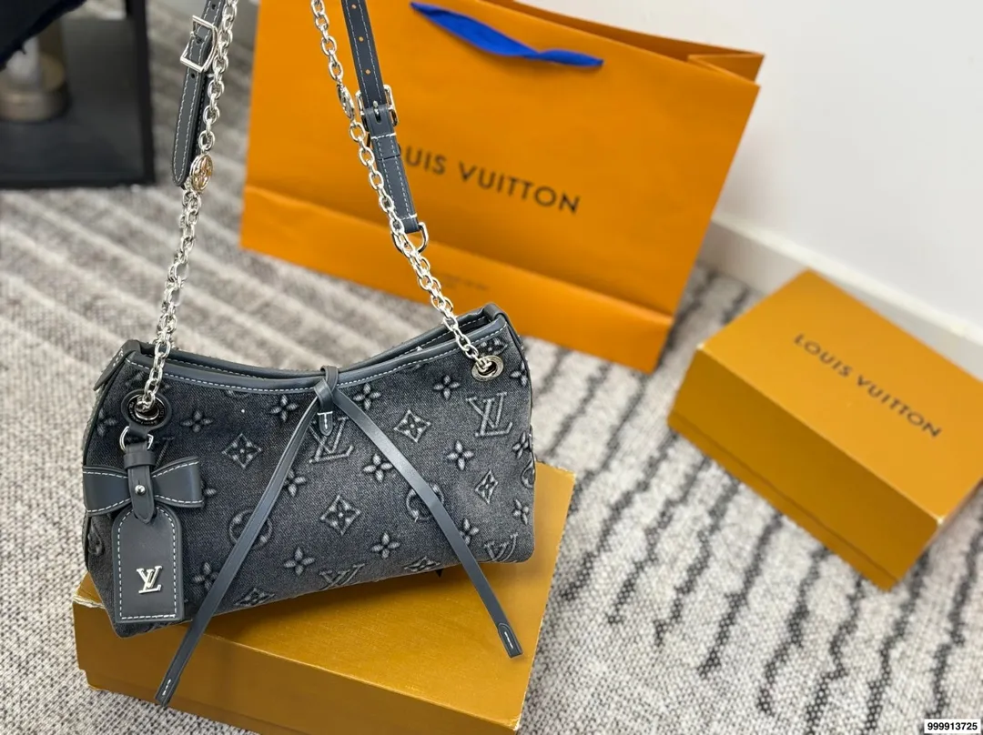 p195配礼盒🎁. Lv Carryall 新款通勤包颜值实用 #路易威登Lv #路易威登#Iv #路易威登louisvuitton#路易威登carryall #Carryall |v7月新款,可斜挎、单肩。容量保证,敞口磁铁吸内扣取放平板小电脑非常方便,设计比neverfull小巧、肩带够宽不那么勒;比graceful俏皮,上身完全;是驴家通勤包款颜值担当@ 尺寸:27*10*17cm