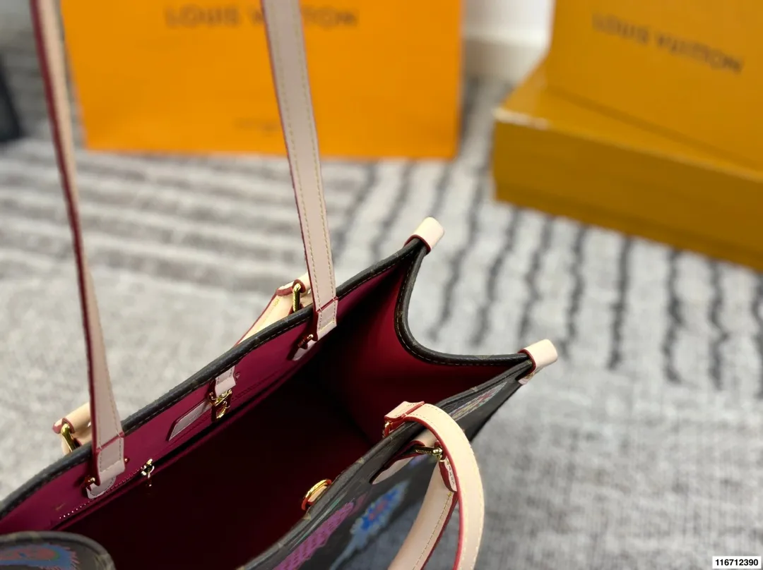 p150 无盒 LV丛林辣妈包onthego 颜值真的超级超级高 时尚感直接拉满 可爱的女孩永远的yyds 尺寸 ：32 26