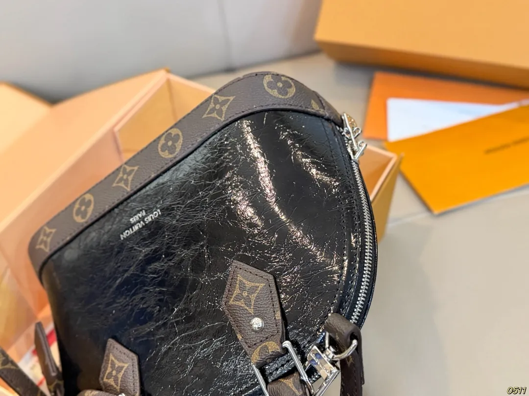 &yen;145折叠盒 LV新款贝壳包 很高级可盐可甜 极致美感 绝美女孩就是你 尺寸24 17