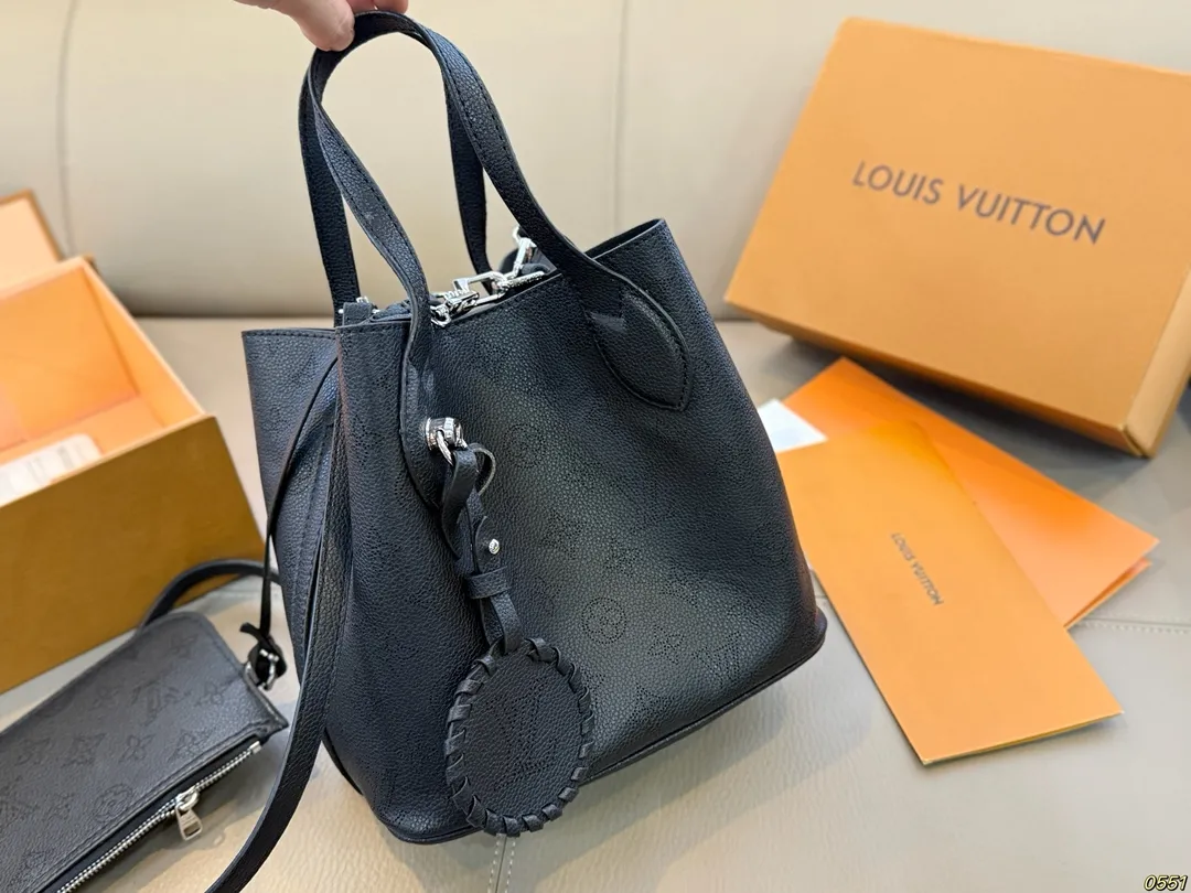 &yen;220 Lv菜篮子托特包 高颜值 潮酷 时尚女孩必入 适合日常 通勤 出街 尺寸20 20