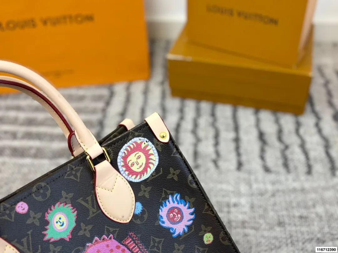 p150 无盒 LV丛林辣妈包onthego 颜值真的超级超级高 时尚感直接拉满 可爱的女孩永远的yyds 尺寸 ：32 26