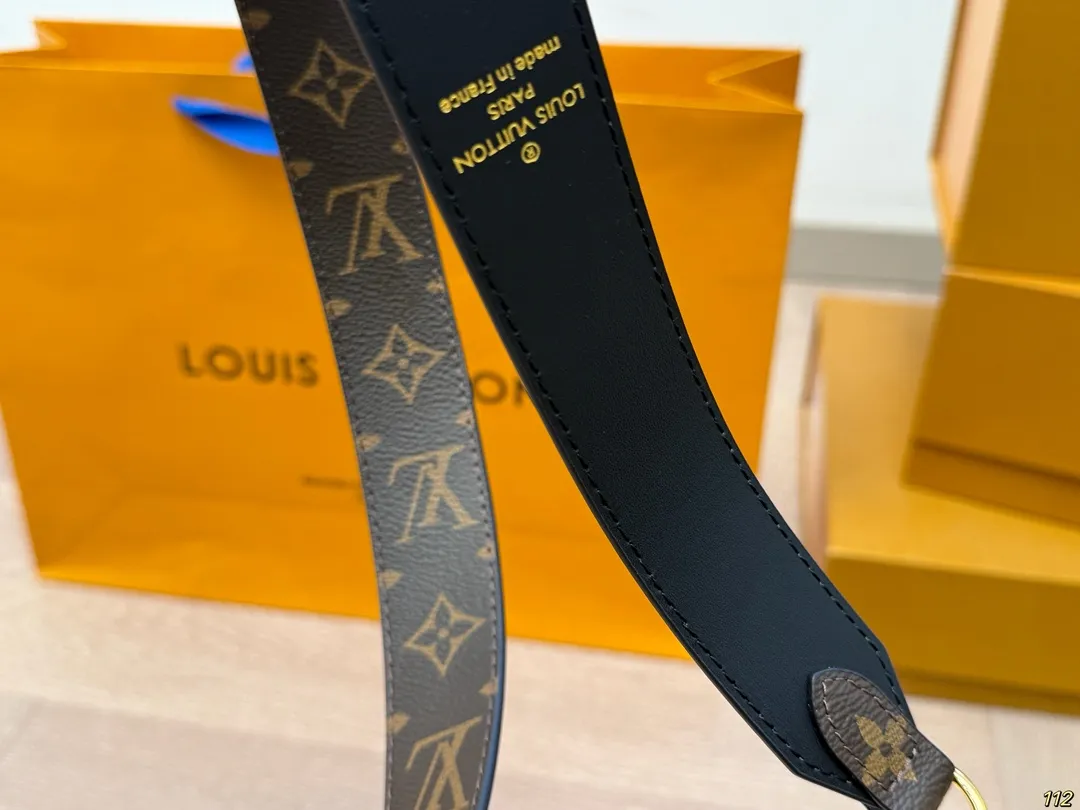 原单&yen;195飞机盒 升级版全钢五金 专柜同步163变码芯片 LV薇薇安水桶包 妥妥宝藏中古包包 可爱飒酷女孩必备 叫人无法抗拒 尺寸21 21