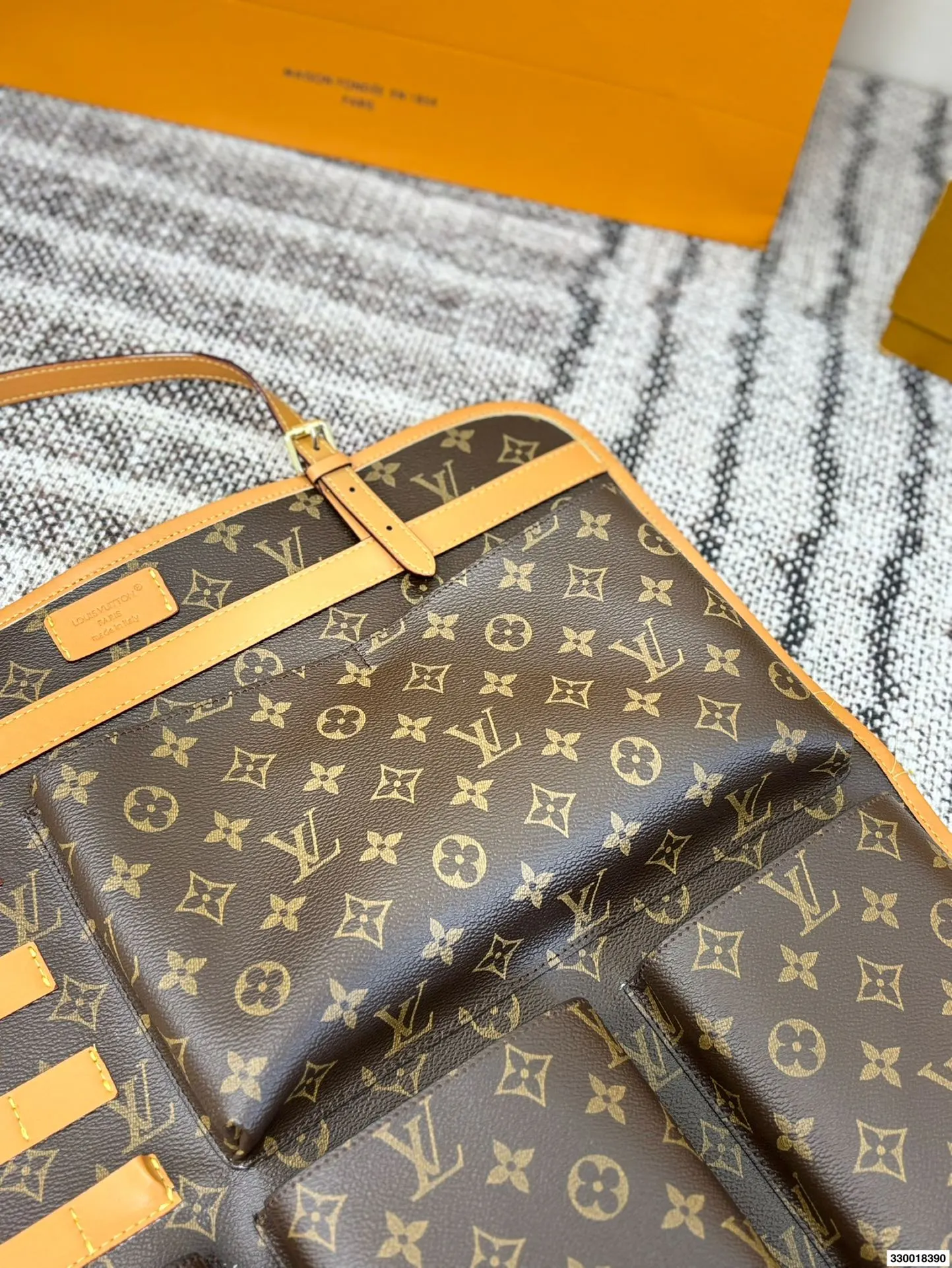 p150 尺寸46×59折叠盒飞机盒 Lv 收纳袋 非常具有设计感 简约又精致,细节满满